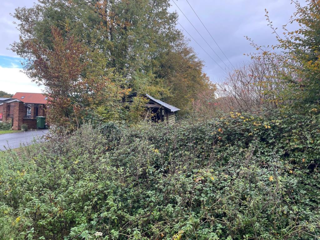 Lot: 39 - FREEHOLD SITE WITH DILAPIDATED TIMBER BUILDING - General view of site